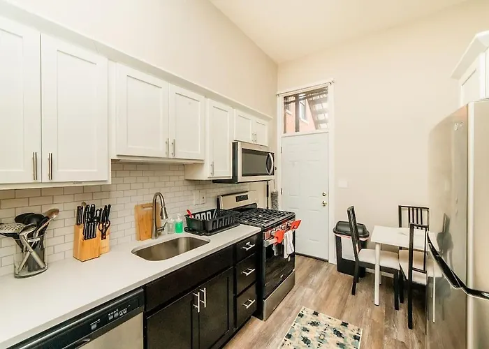 Apartment - No Steps - Walkable & Free Parking