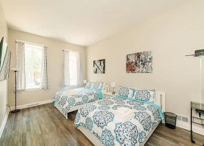 Apartment - No Steps - Walkable & Free Parking